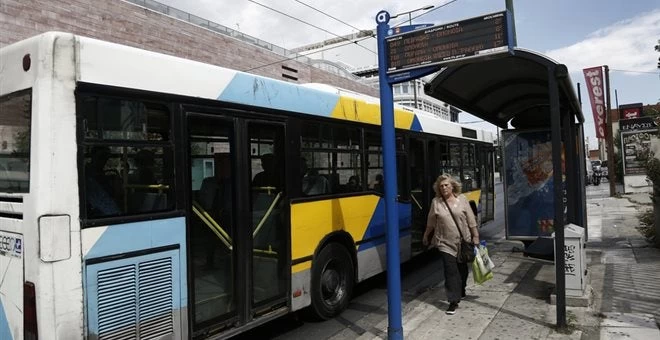 Σταμάτησαν λεωφορείο και έκλεψαν τον οδηγό στη Δυτική Αττική